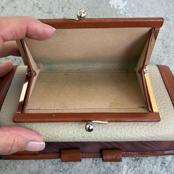 Dooney & Bourke Cream and Brown Clutch wallet - Picture 10 of 10